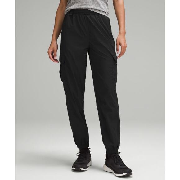 NWT LULULEMON Lightweight Cargo Mid-Rise Hiking Pant Black Sz 6 - Picture 1 of 16
